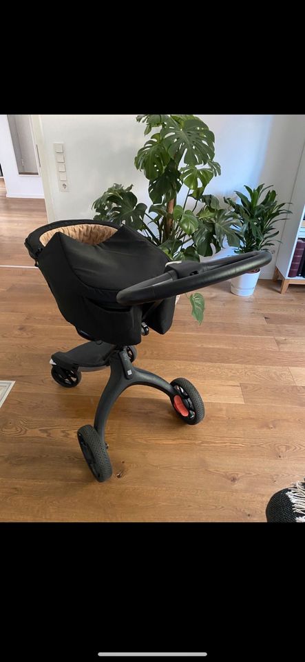 **STOKKE XPLORY X CARRY COT** Kinderwagen schwarz/ Gold in Essen