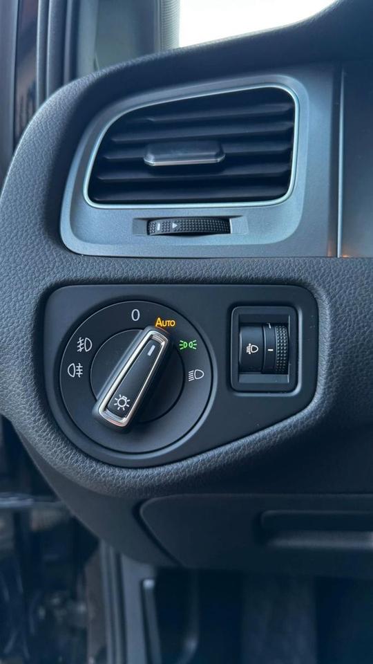 Volkswagen Golf VII Variant Lounge*1.6TDI *NAVI*KLIMA*SHZ* in Raubling