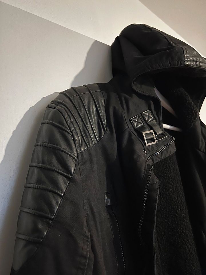 Herren-Winterjacke mit Lederapplikationen, Schwarz, L - Top in Stuttgart