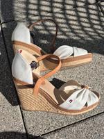 Tommy Hilfiger Plateau-Sandalen Gr.40 weiß-Creme / sehr hoch Baden-Württemberg - Weinheim Vorschau