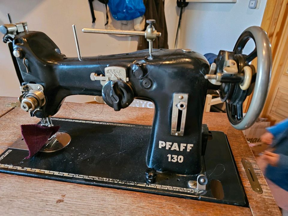 Original Pfaff Nähmaschine Modell 130 ausklappbarer Schrank in Bordesholm