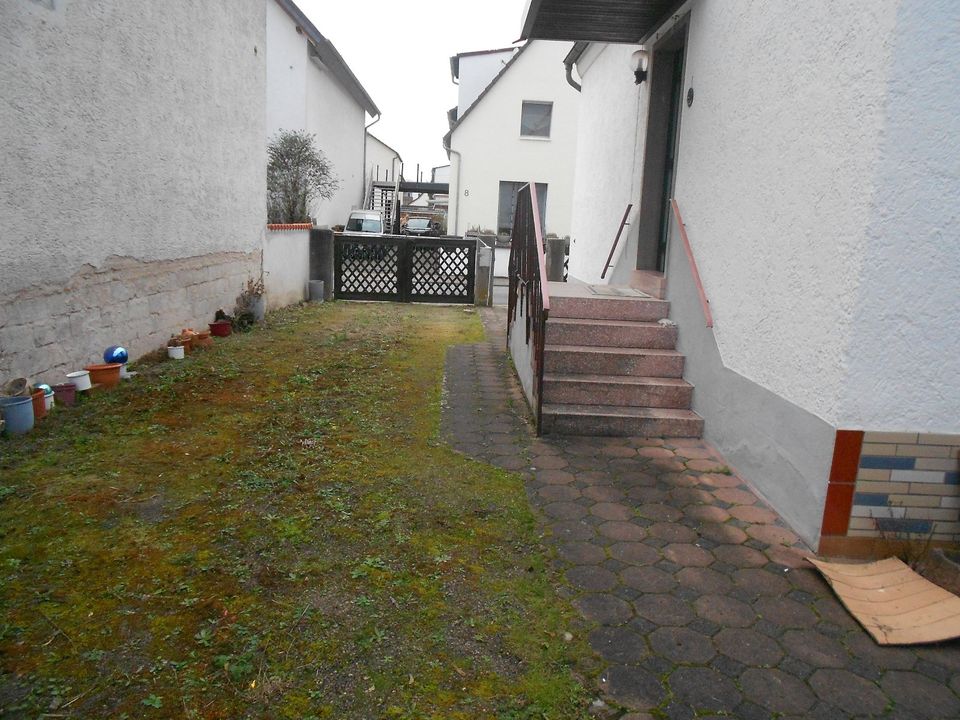 Freistehendes Mehrgenerationenhaus mit Garage, großzügiger Zufahrt/ unterkellert/ 2 EBK's in guter Lage von Trebur-Astheim! in Trebur