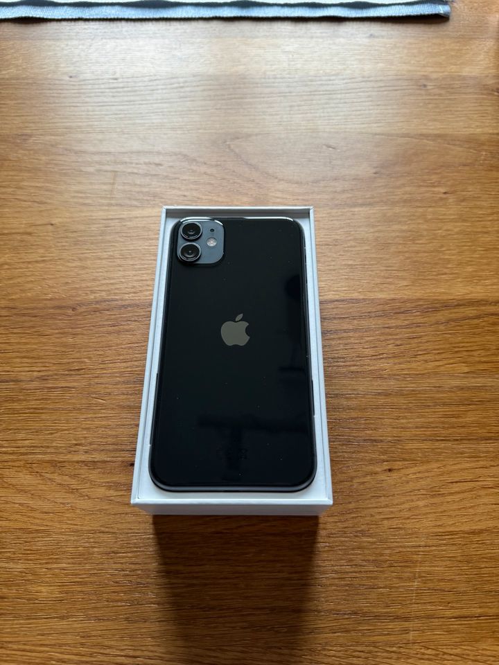 Apple iPhone 11, Black, 64GB, Zustand sehr gut. in Magdeburg