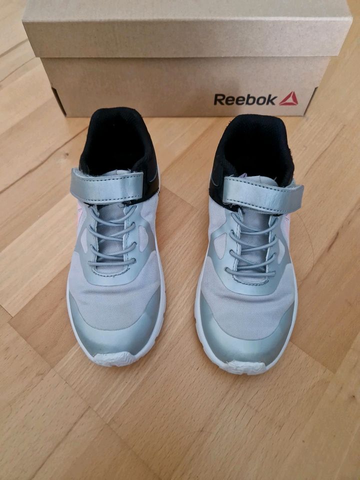 Turnschuhe Sportschuhe Hallenschuhe Reebok Größe 31 in Köln