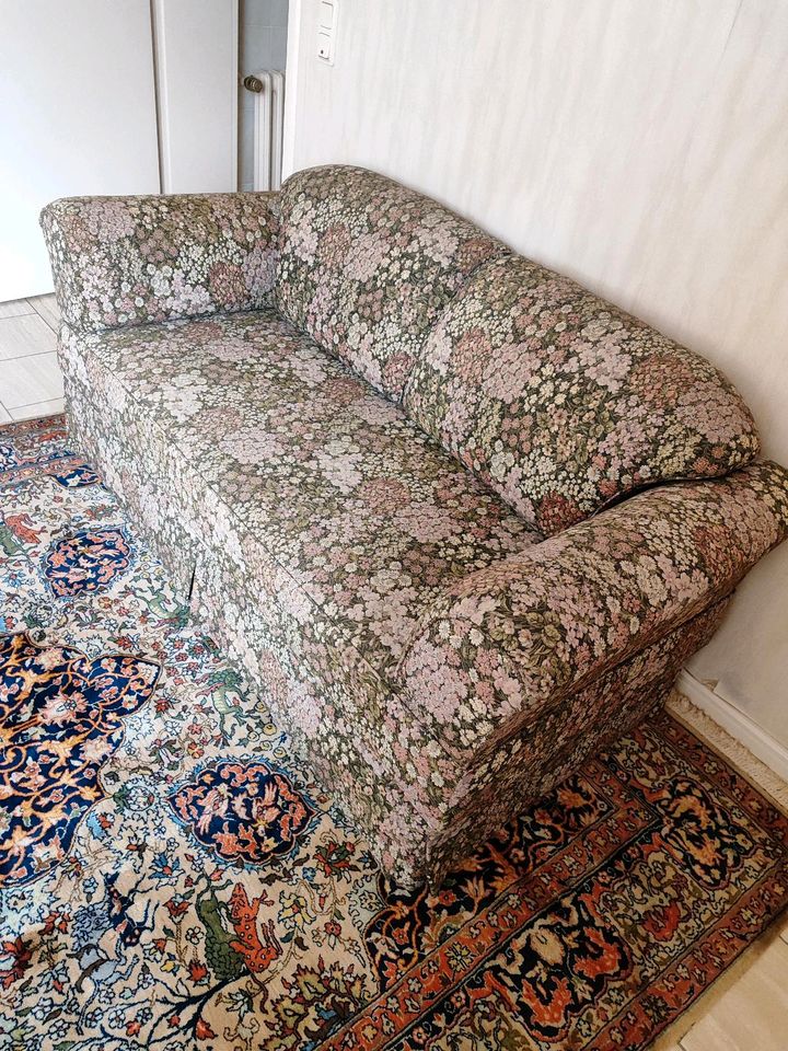 Couch, Sofa, 2 Sitzer mit Bettkasten in Brüggen