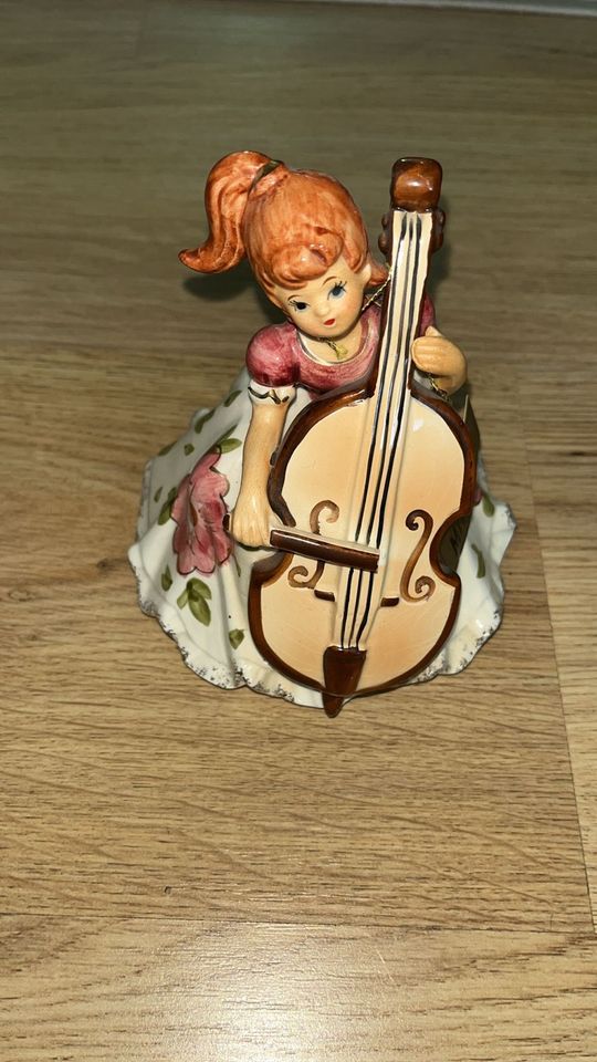 Porzellan Figur Antik Drehbar mit Musik in Barsbüttel