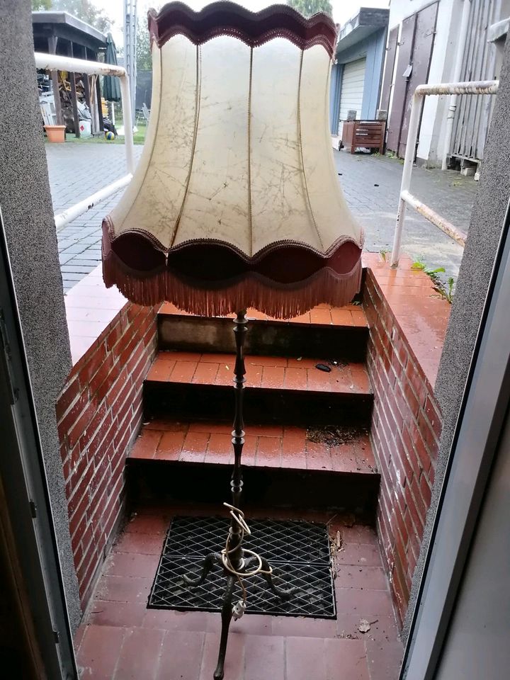 Stehlampe mit 3 Lampen in Neu Wulmstorf