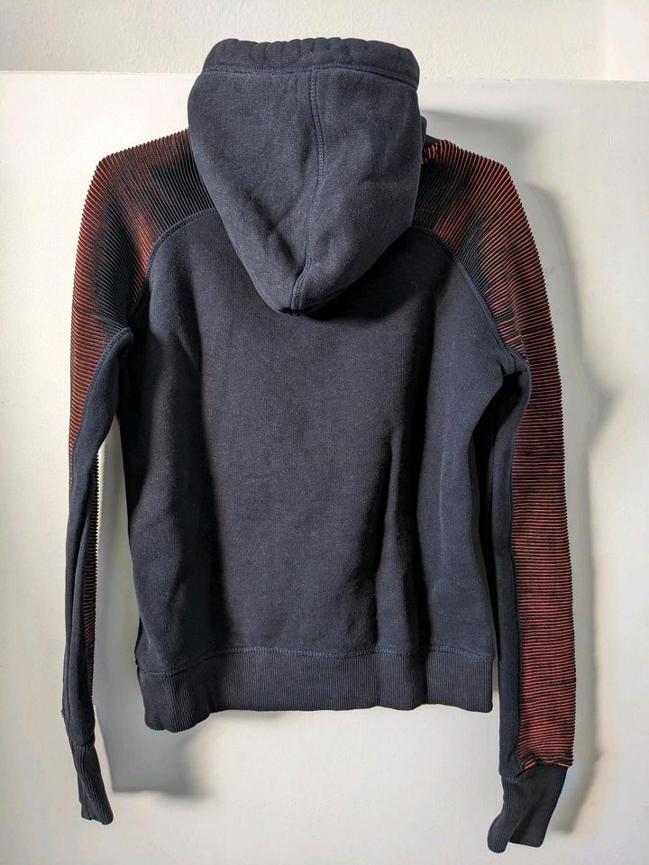 Superdry Kapuzenpullover, neuwertig, Pulli in Maisach