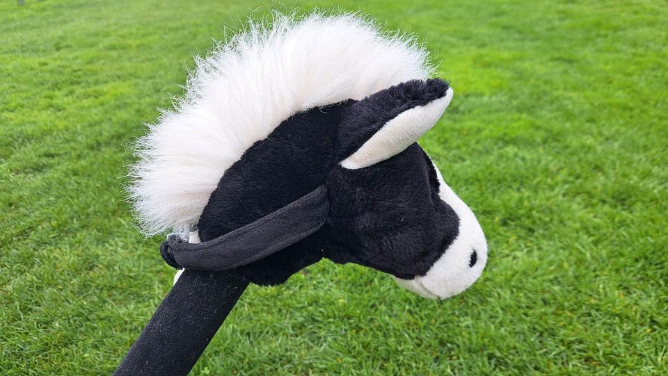 Hobby Horse Steckenpferd schwarz weiß mit Sound in Gäufelden