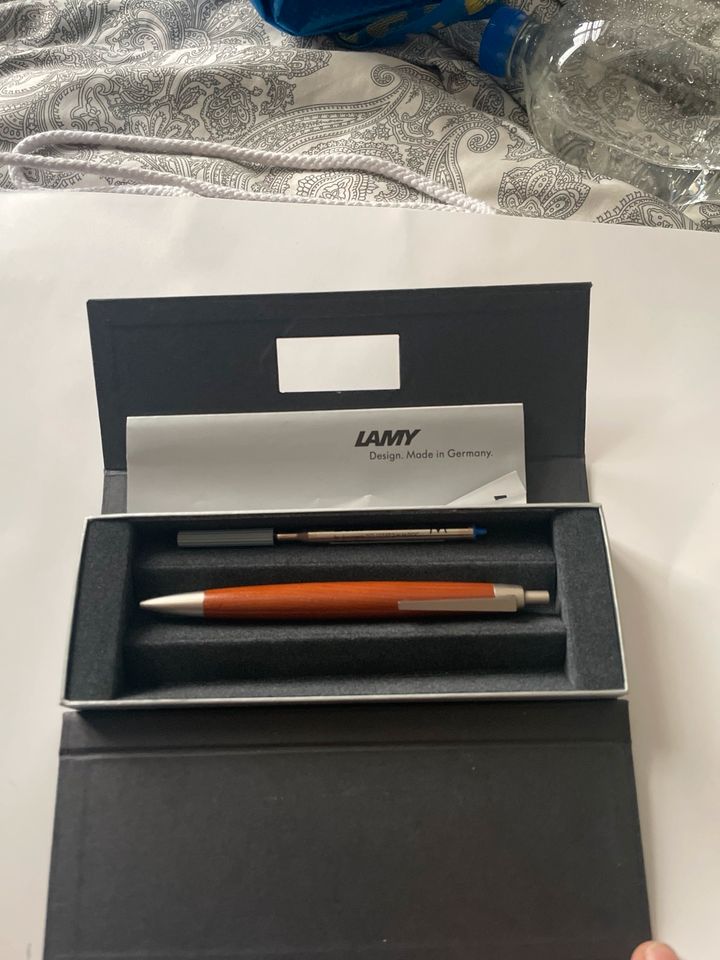 Lamy 2000 Kugelschreiber und eine Ersatz mine in Hamburg