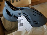 NEU in OVP yeezy foam runner carbon Größe US 9 (EU Gr.43) Herren Obervieland - Arsten Vorschau