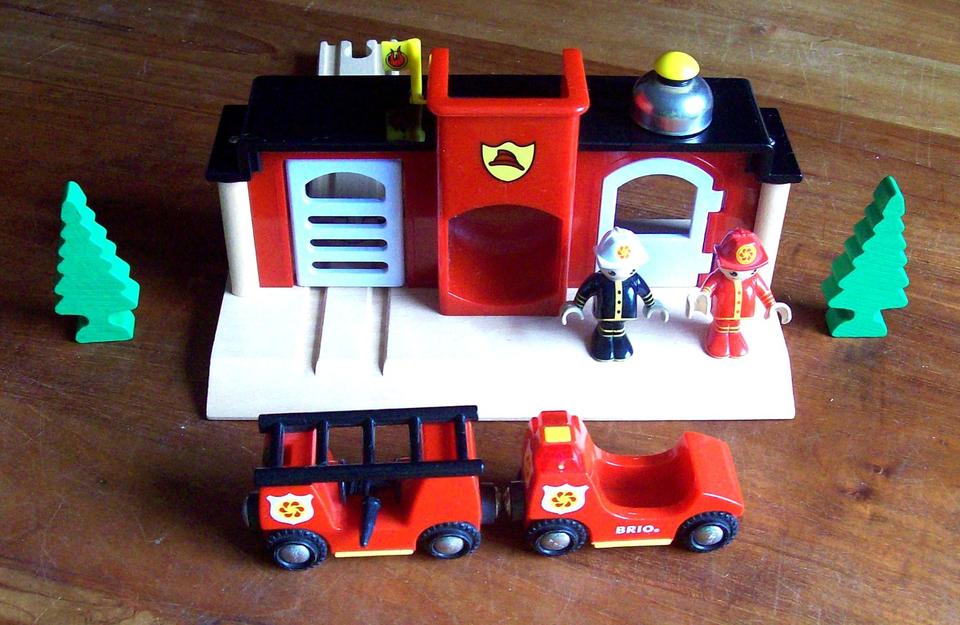 Brio Holzeisenbahn schönste Feuerwehrstation von Brio! 33589 in Düsseldorf