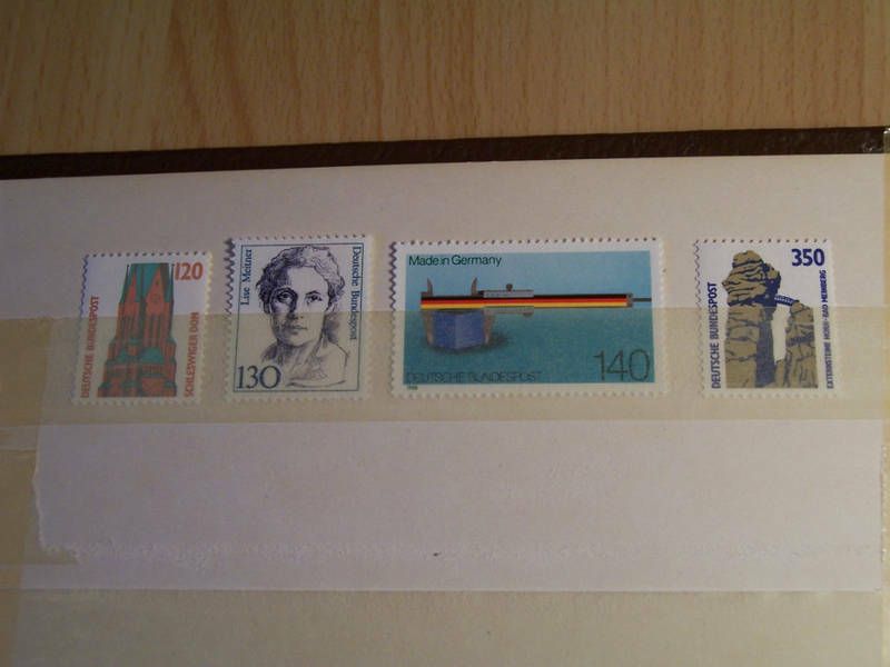 34 deutsche Briefmarken von Anfang der 1990er, ungestempelt in Angelburg