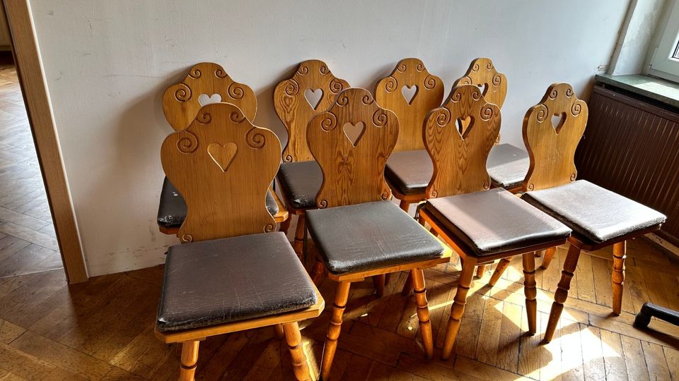 Vereinszimmer, Eckbank,Tische und Stühle aus Holz in Zwickau