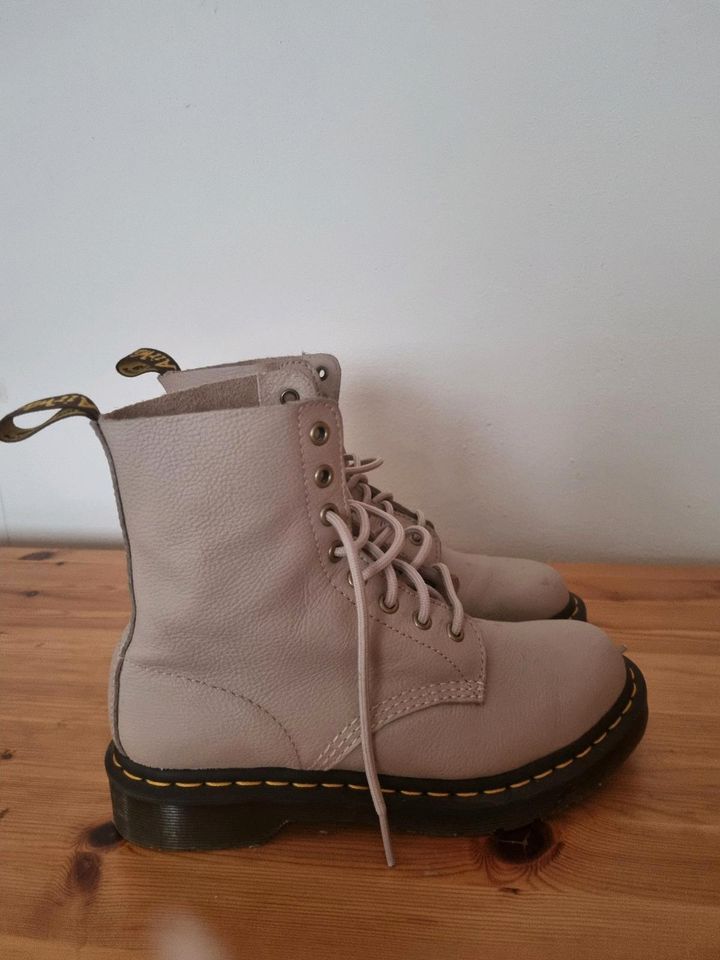 Dr. Martens Stiefel Gr. 38 in Kösching