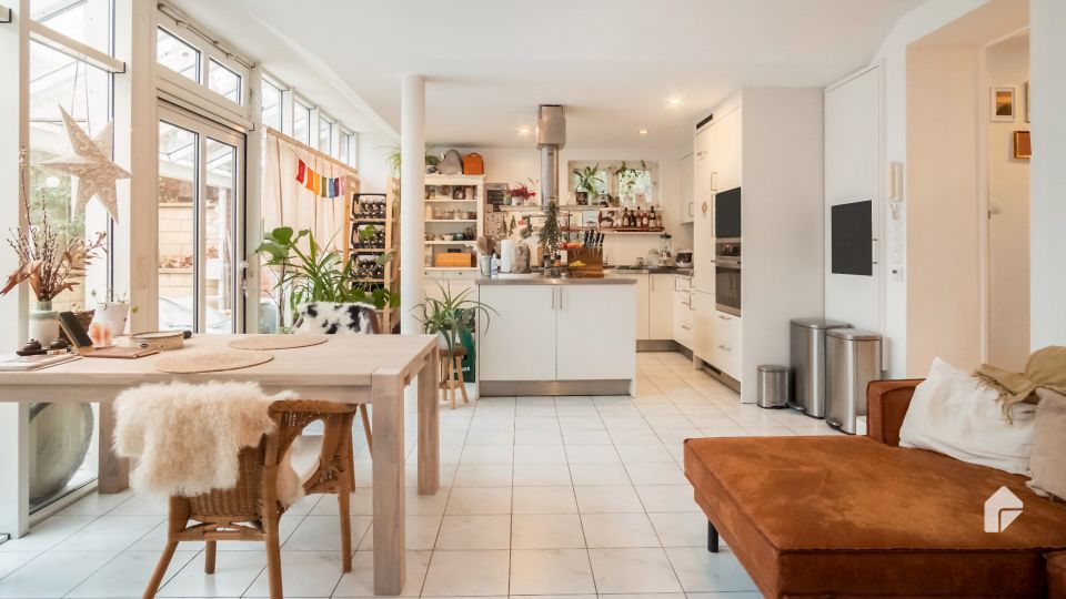 Traumhafte Souterrainwohnung mit Wintergarten und eigenem Garten in Berlin Tegel in Berlin