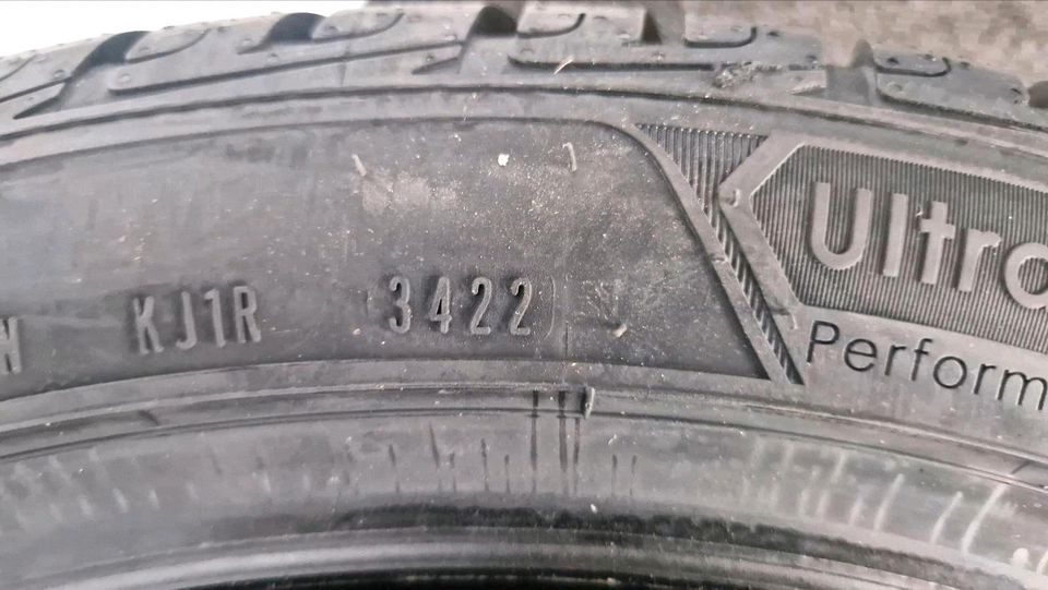 2x neue Winterreifen Goodyear 255/40r19 100V UltraGrip in Braunschweig