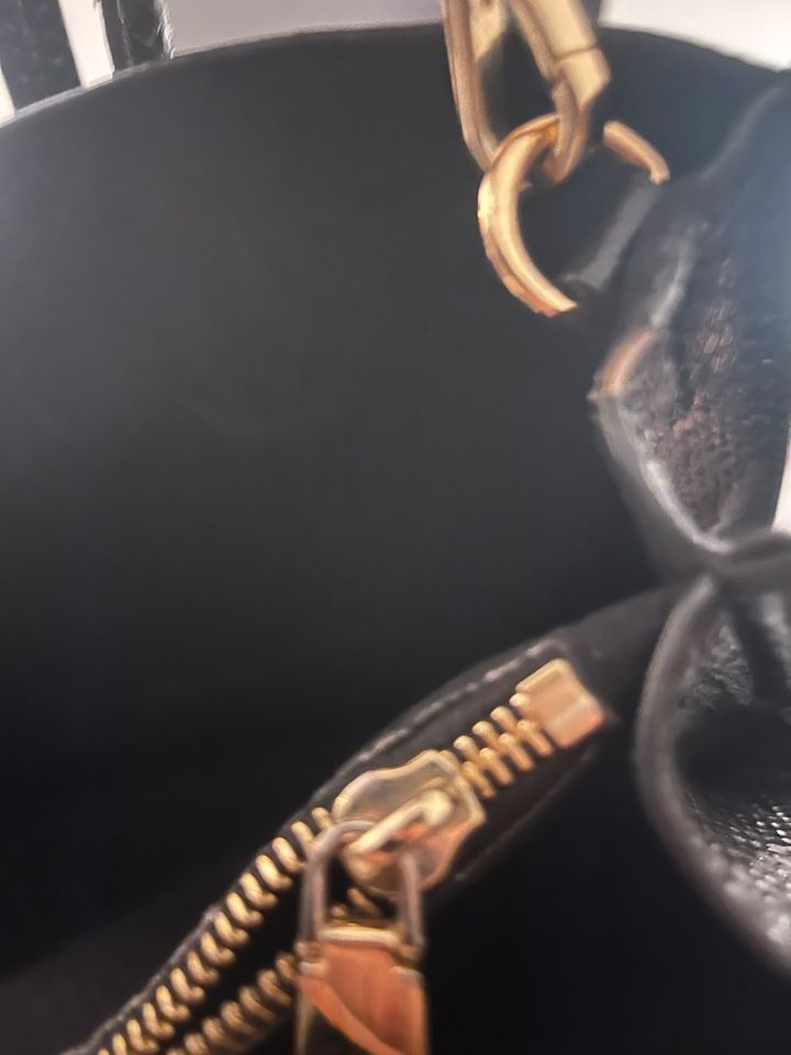Michael Kors Tasche in schwarz mit gold, Mercer Python Shopper in Brühl