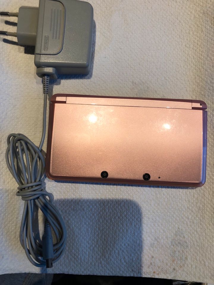 Nintendo 3DS mit Ladekabel in Bochum