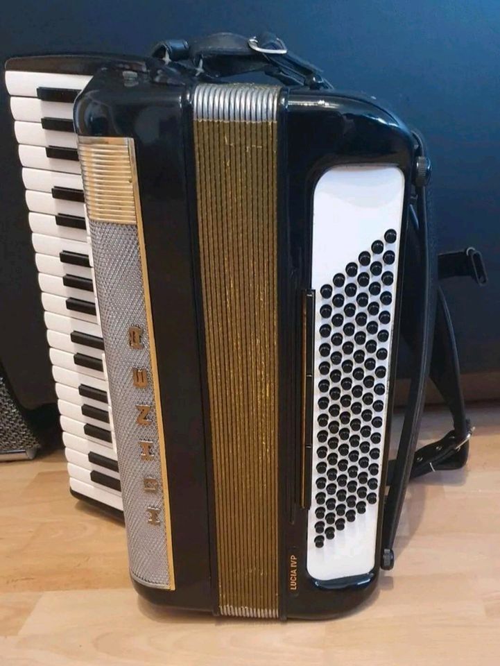 Akkordeon Hohner Lucia 4p 96 Bass in Eningen