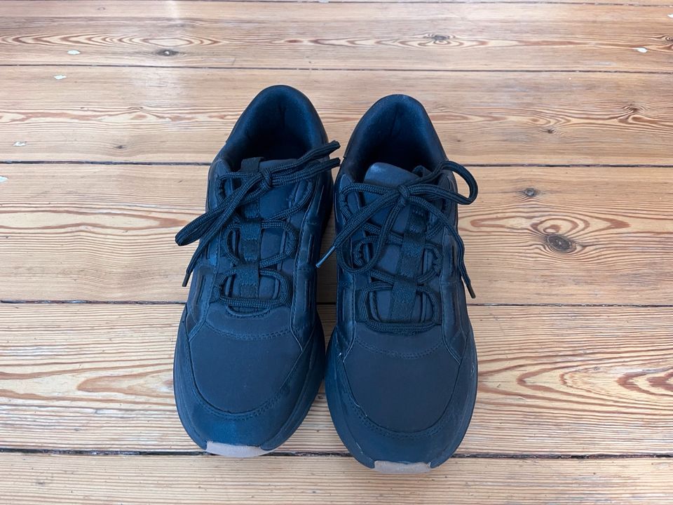 Turnschuhe Sneaker Zara schwarz Größe 40 in Berlin