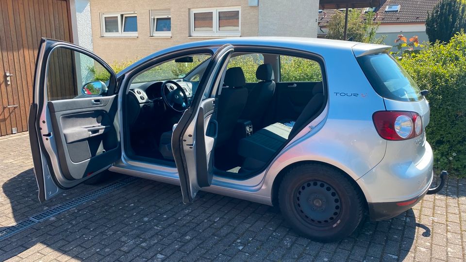 VW Golf 5 V Plus TÜV neu 1.6 Benzin Sitzheizung Anhängerkupplung in Ofterdingen