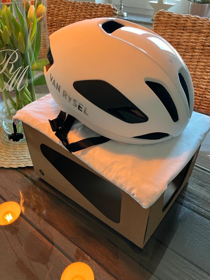 Van Rysel RCR-F Rennrad-Aero-Helm Triathlon Rennradhelm Gravel in Wölpinghausen