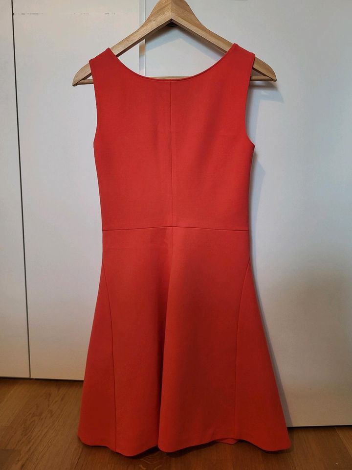 Prada Cocktailkleid lachsfarben/rot in München