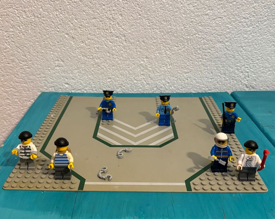 Lego City Polizei Figuren in Esslingen