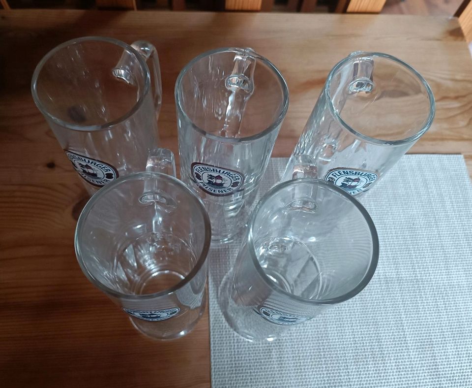 Biergläser Gläser Glas Partykeller Trinkgläser in Bützfleth