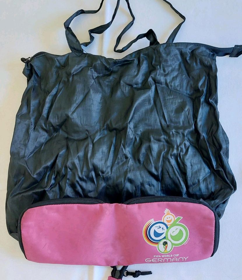 FIFA World Cup 2006 => faltbare Tasche in pink ORIGINAL in Bayern -  Sulzbach a. Main | eBay Kleinanzeigen ist jetzt Kleinanzeigen