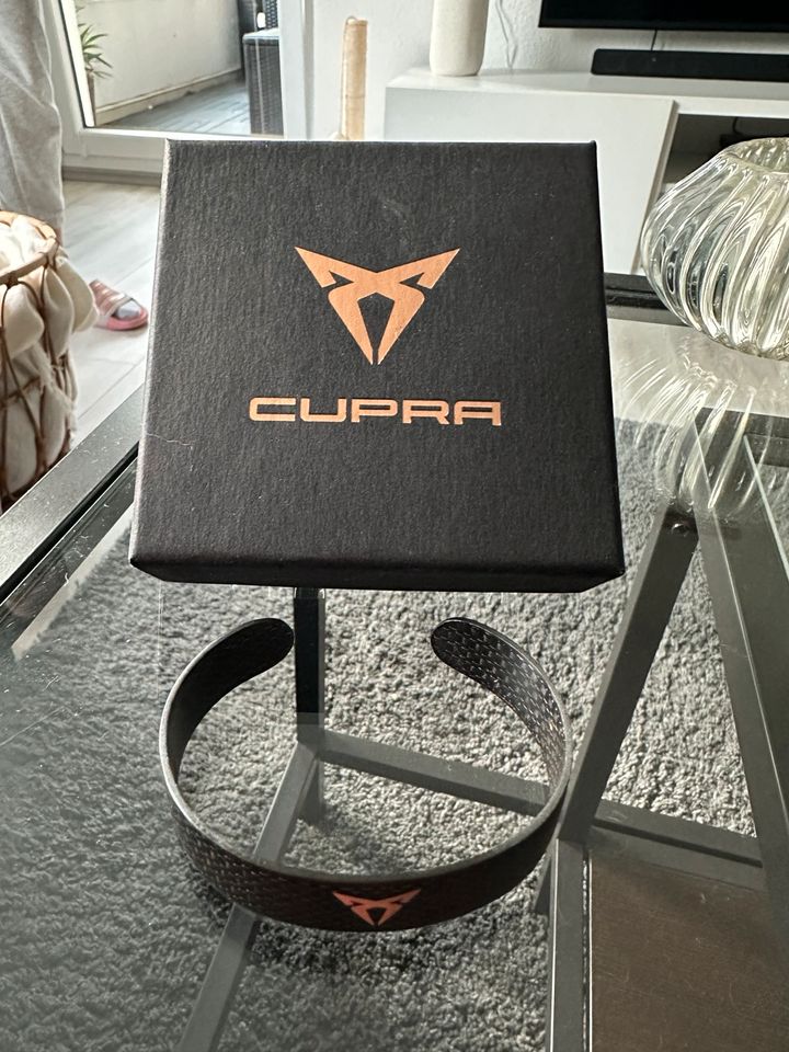 Cupra Carbon Schlüsselhülle mit Carbon Armband
