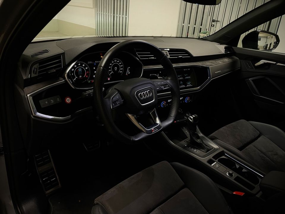 Audi RSQ3 400PS Mieten / Mietwagen / Autovermietung / Sportwagen / Rent car / car rental / Hochzeitsauto / Mietfahrzeug / Fahrzeug / PKW / Frankfurt / Vermietung / Langzeitmiete / Mietauto in Frankfurt am Main