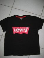 T-Shirt Levi´s Gr. 140 schwarz mit rot-weißem Logo Nordrhein-Westfalen - Reichshof Vorschau