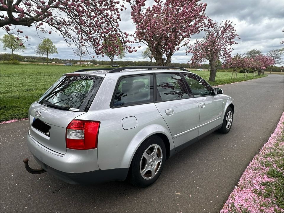 Audi A4 Avant Automatik Silber Gasanlage LPG Kombi in Nettetal