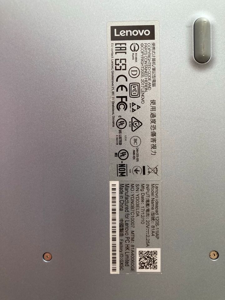 Praktischer Uni-Laptop von Lenovo  11" Zoll in Köln