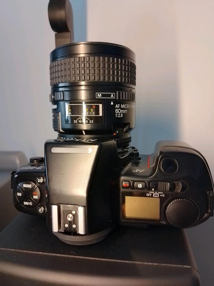 Filmgetestet Nikon f801s, Nikkor 60mm 2.8 Makro Metz Blitz in Berlin