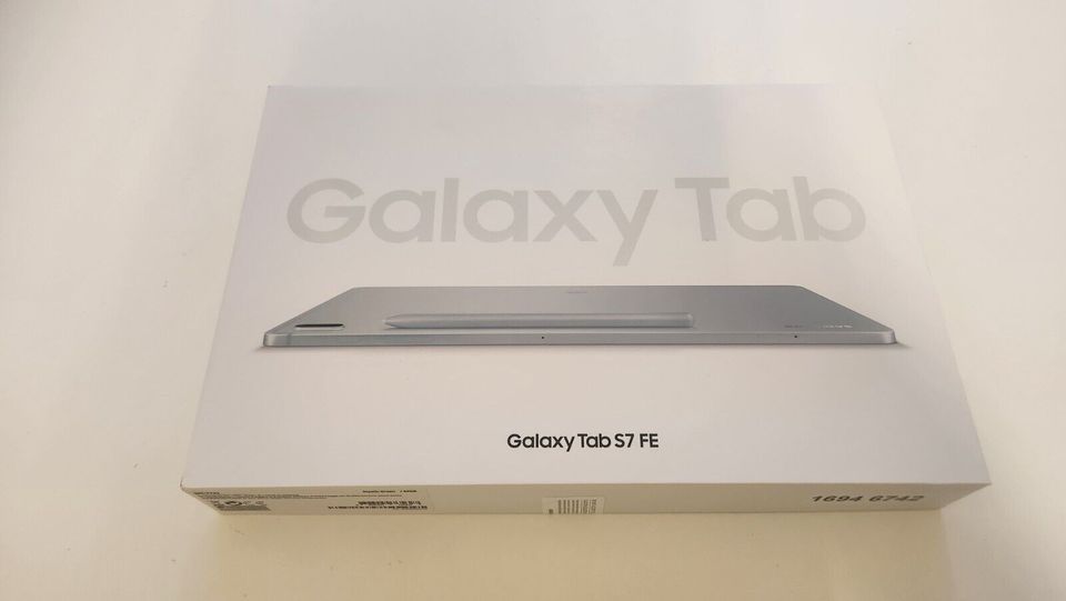 Samsung Galaxy Tab S7 FE mit Bookcover + Keyboard in Aachen