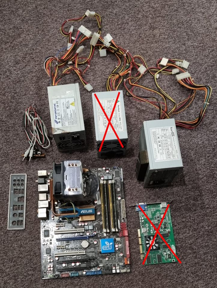Alte PC Teile Sammlung Asus P5Q-E Mainboard Netzteile in Haan