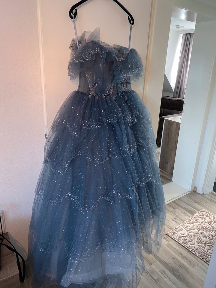 Abendkleid in Blau schulterfrei (fairy dress) in Diekholzen