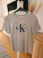 T-shirt von Calvin Klein Gr. 164-176 top Zustand Baden-Württemberg - Laupheim Vorschau