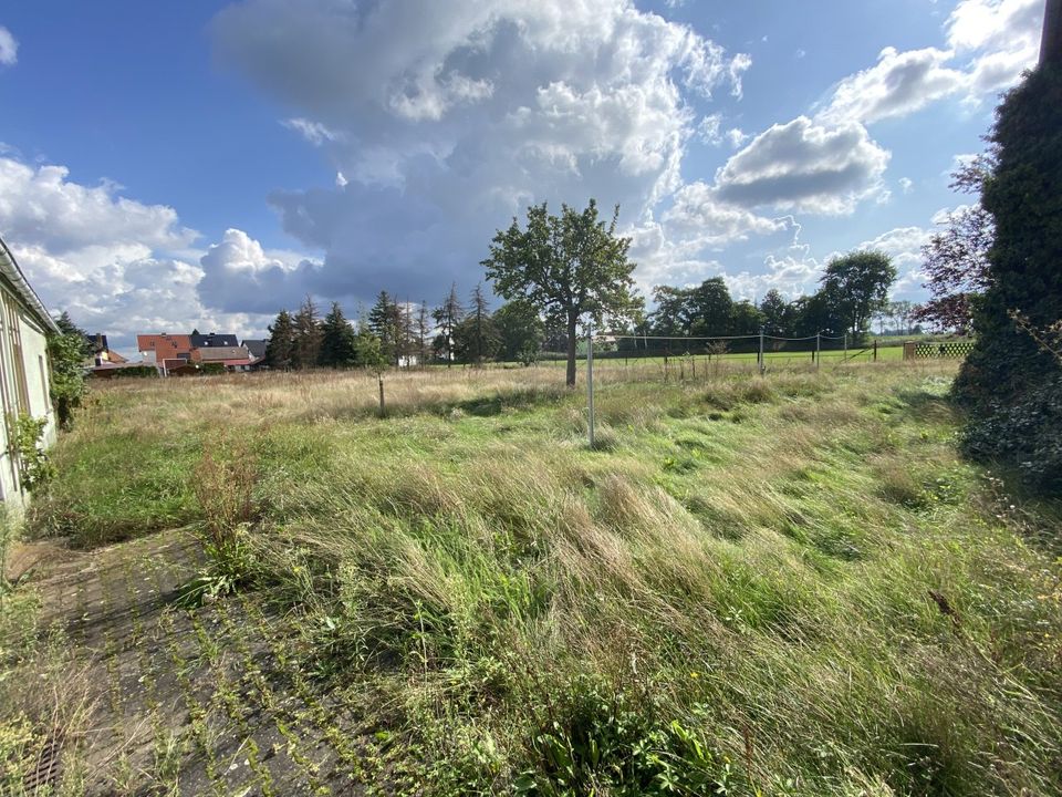 Zweifamilienhaus mit Werkstätten, 3 Garagen und großem Grundstück in Röderland