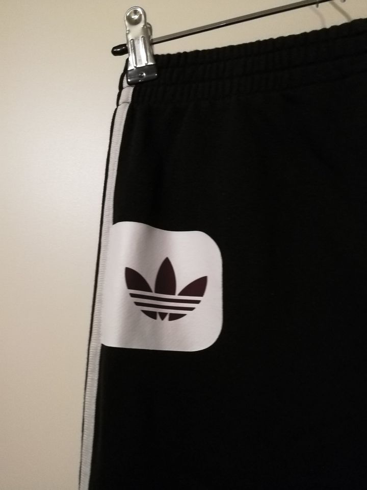 Adidas Sporthose Jogginghose Gr.140 schwarz in Untergruppenbach