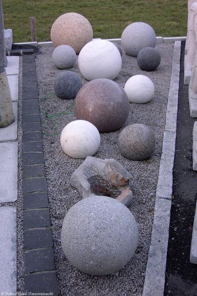 Granit Kugeln gelb Naturstein - Garten-Gestaltung/Deko in Schwaigern