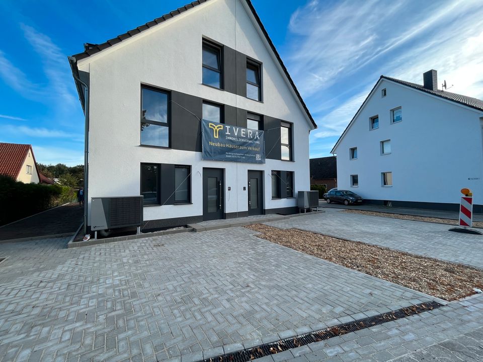 *jetzt gefallene Zinsen sichern und bezugsfertig kaufen!* KFW 55 Neubau Doppelhaus in Gifhorn Stadt in Gifhorn