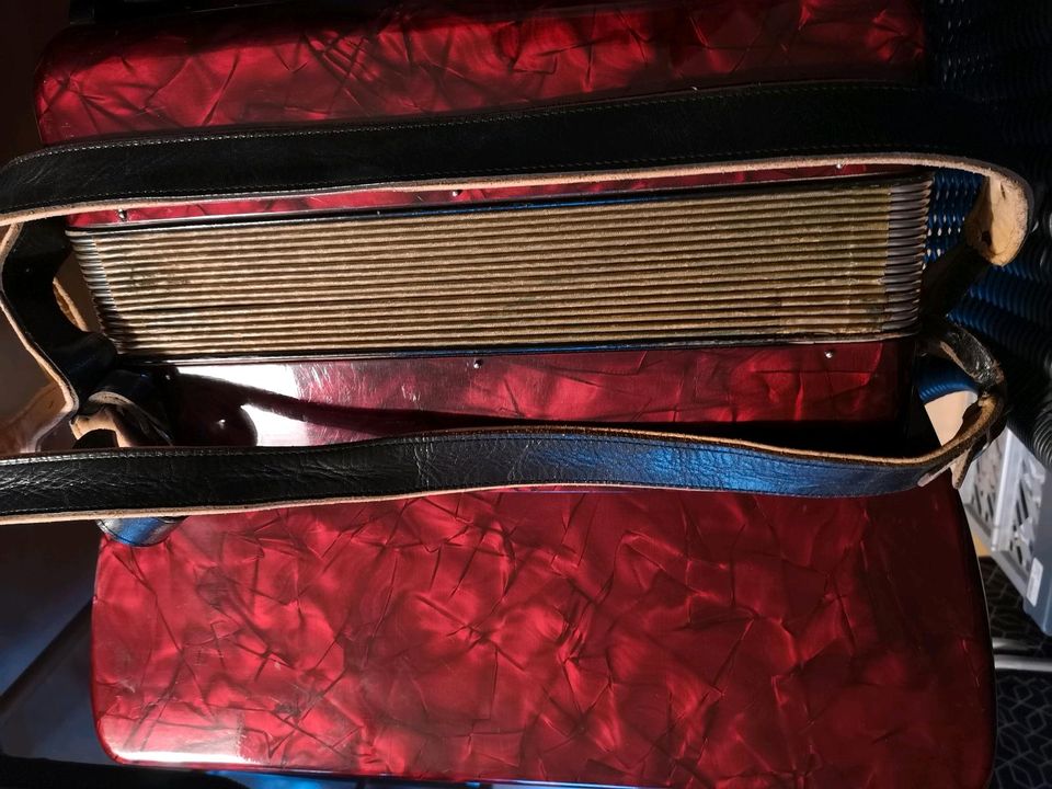 Hohner Tango II M rot Retro Koffer spielbereit in Ludwigsburg