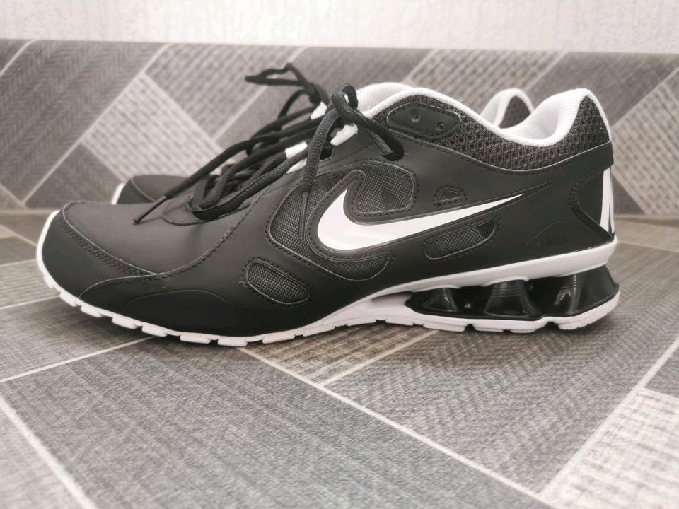 Wie Neu Nike REAX TR 7 Sportschuhe/Trainigsschuhe Gr.: 44 in Muldestausee