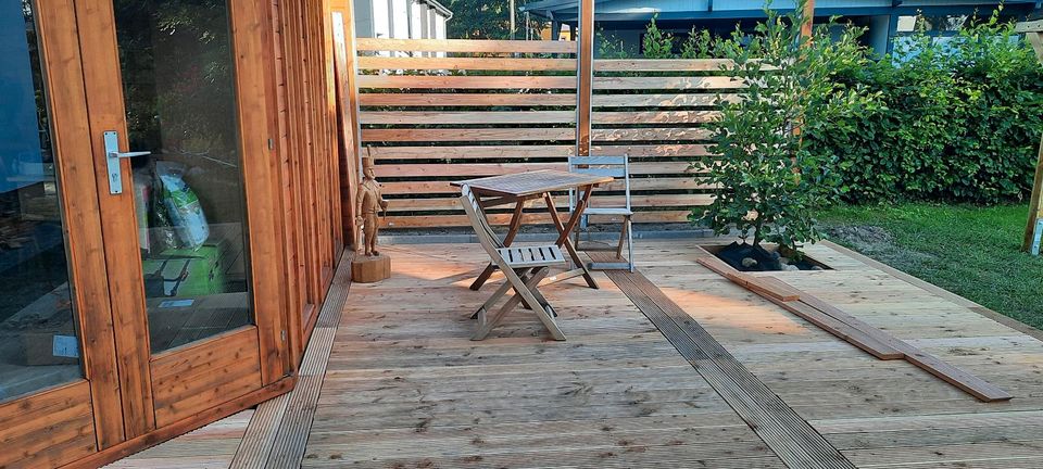 Gartenhaus Blockhaus inkl. Terrasse Palisade Umrandung in Cordshagen (Blankenhagen)