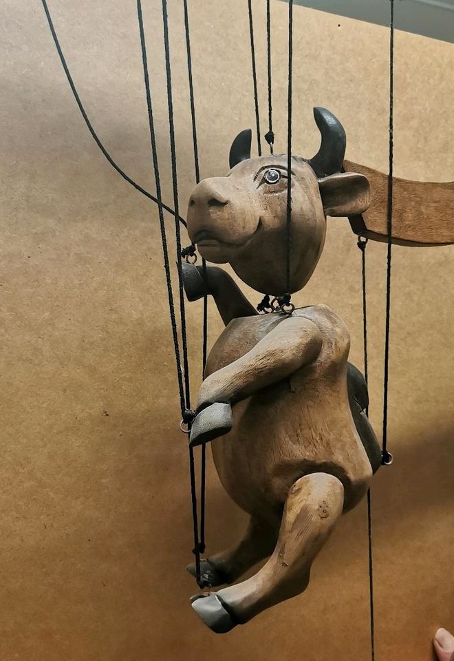 Holz Marionette Stier in Dornburg