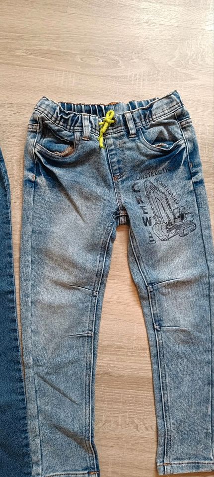 Jeans Hosen Set Paket Jungen 128 in Neuenrade